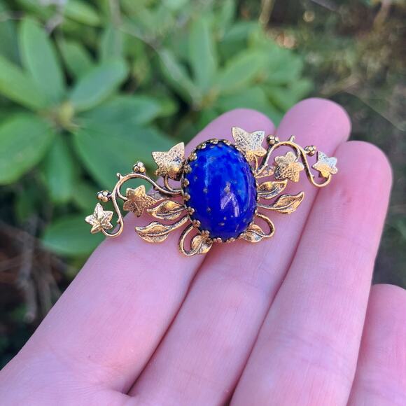 VTG 60s Gold Tone Ivy Leaf Brooch Blue Art Glass Cabochon Victorian Revival Pin - Picture 2 of 11